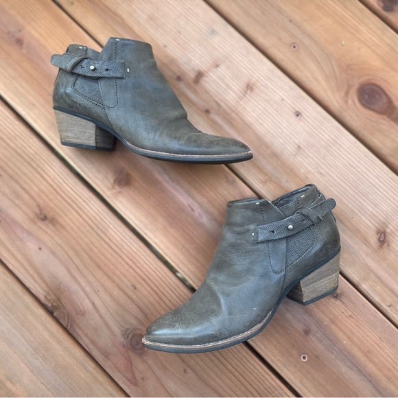 Dolce Vita brown leather ankle booties - Picture 2 of 9